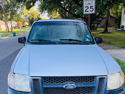 Used 2001 Ford Explorer Sport Trac 4x4 image 5