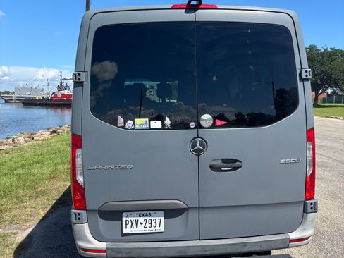Used 2021 Mercedes-Benz Sprinter 2500 image 5