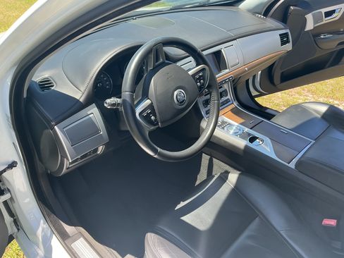 Used 2013 Jaguar XF RWD image 23