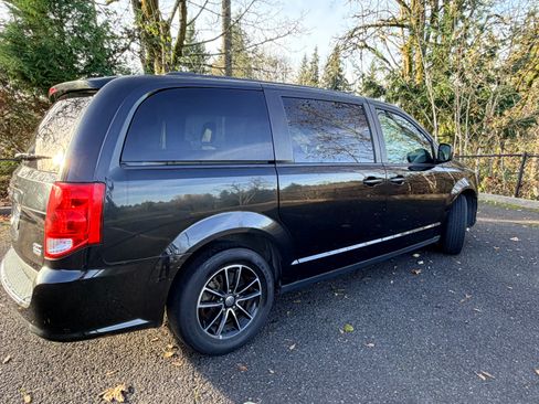 Used 2018 Dodge Grand Caravan GT image 6