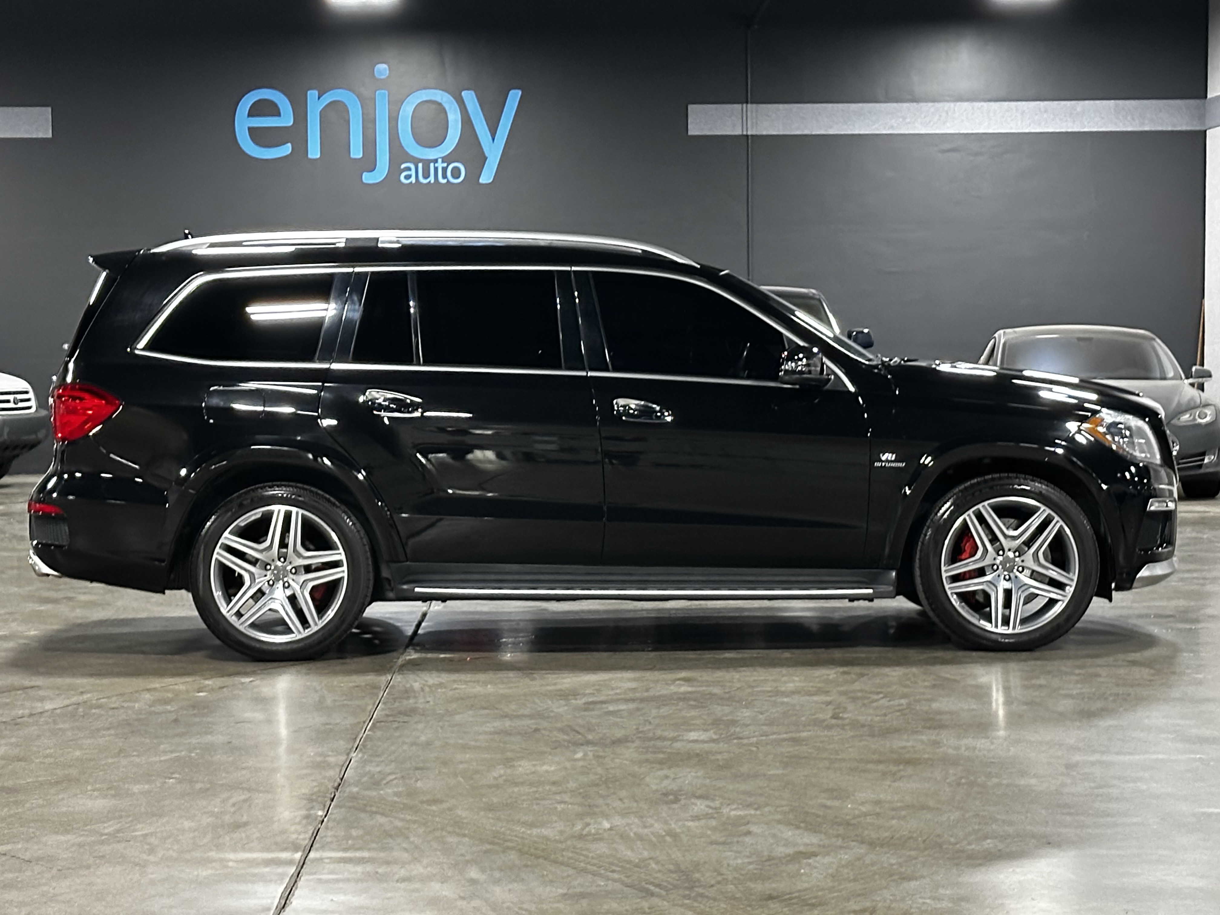 Used 2016 Mercedes-Benz GL 63 AMG 4MATIC w/ Accessory Chrome Package image 9