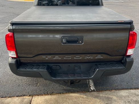 Used 2016 Toyota Tacoma SR5 image 10