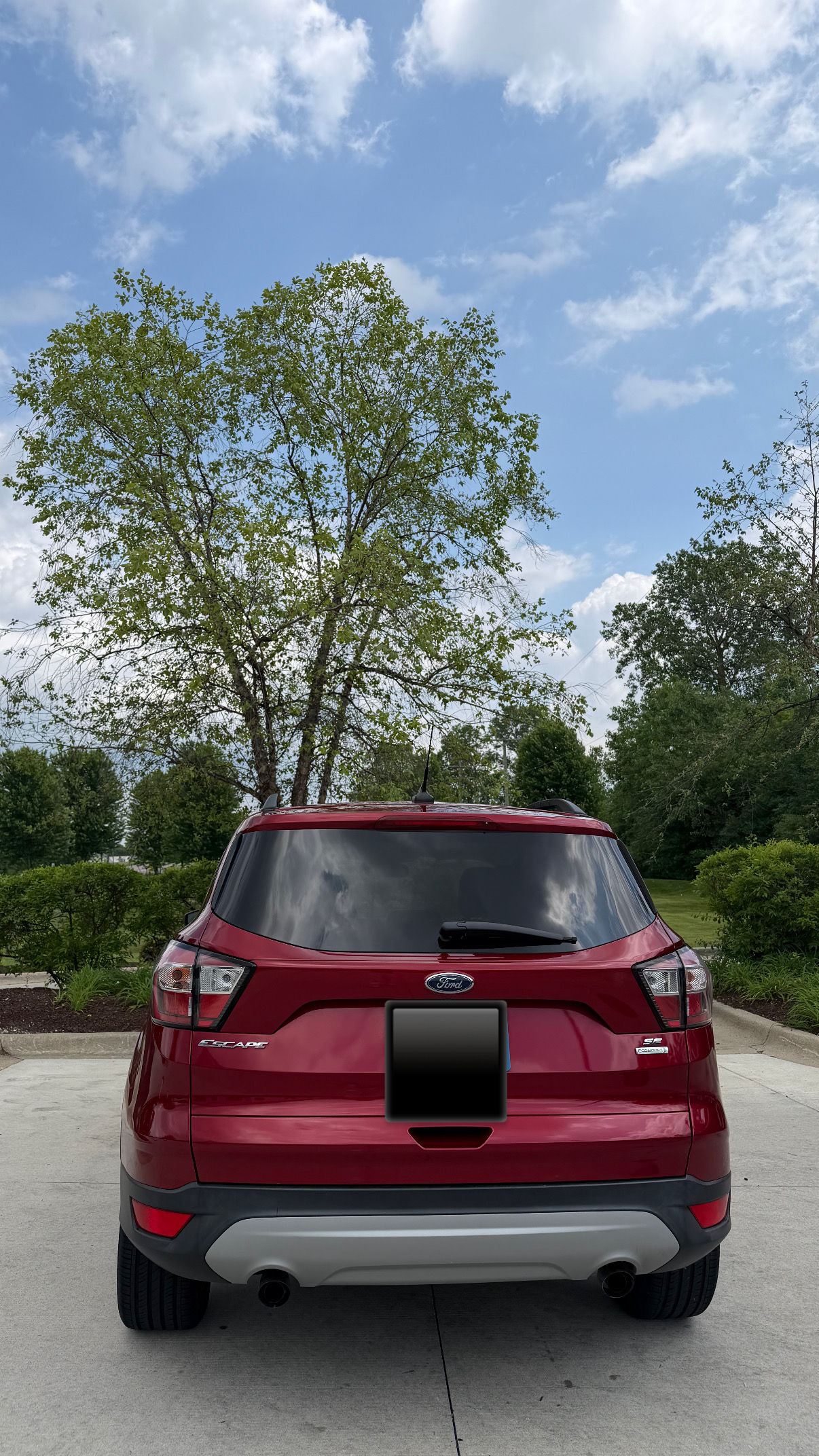 Used 2018 Ford Escape SE w/ Ford Safe & Smart Package AWD/4WD image 1