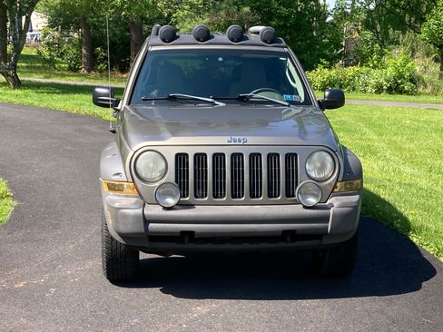Used 2005 Jeep Liberty Renegade image 4