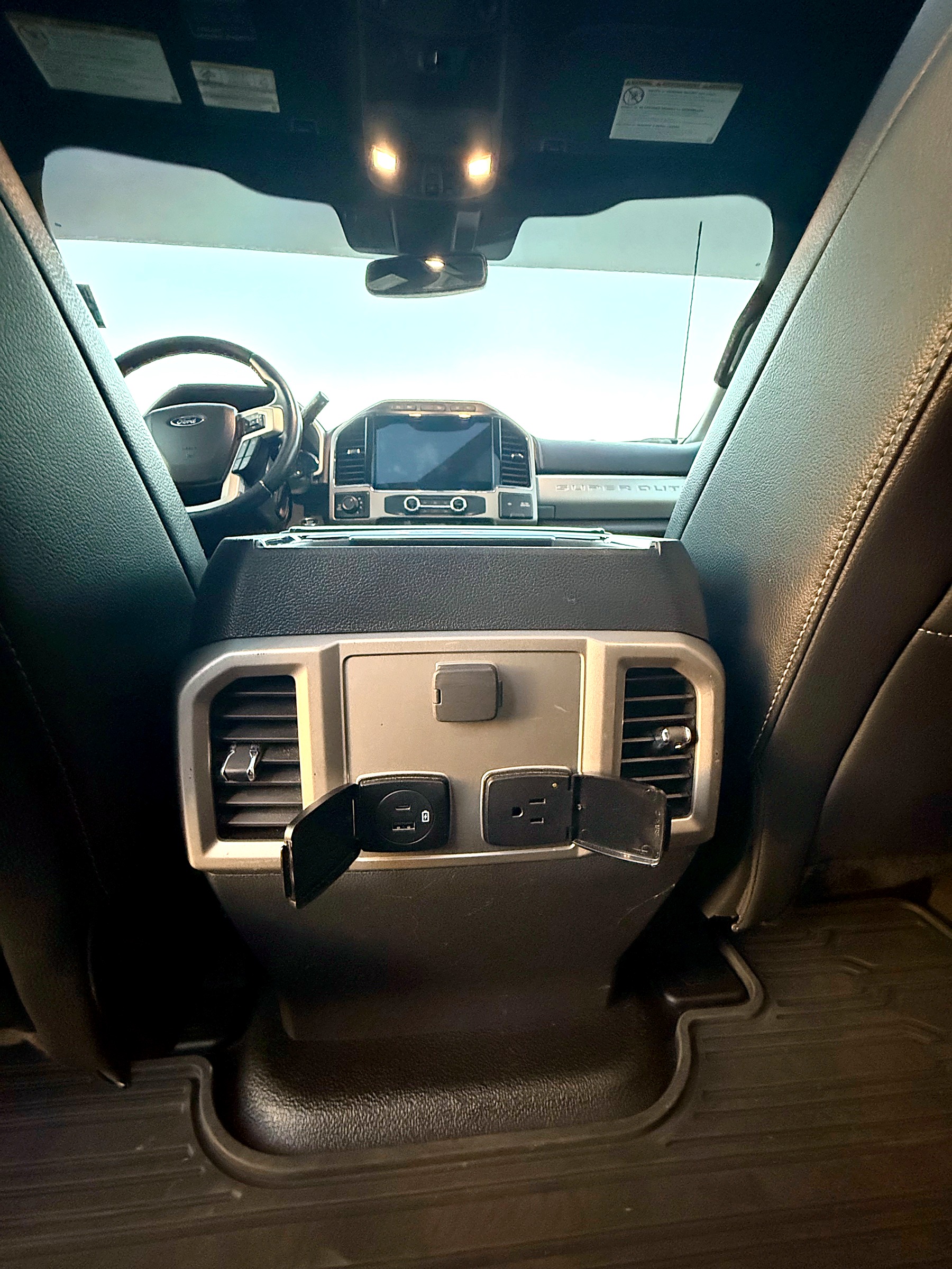 Used 2022 Ford F350 Lariat w/ Tremor Off-Road Package AWD/4WD image 26