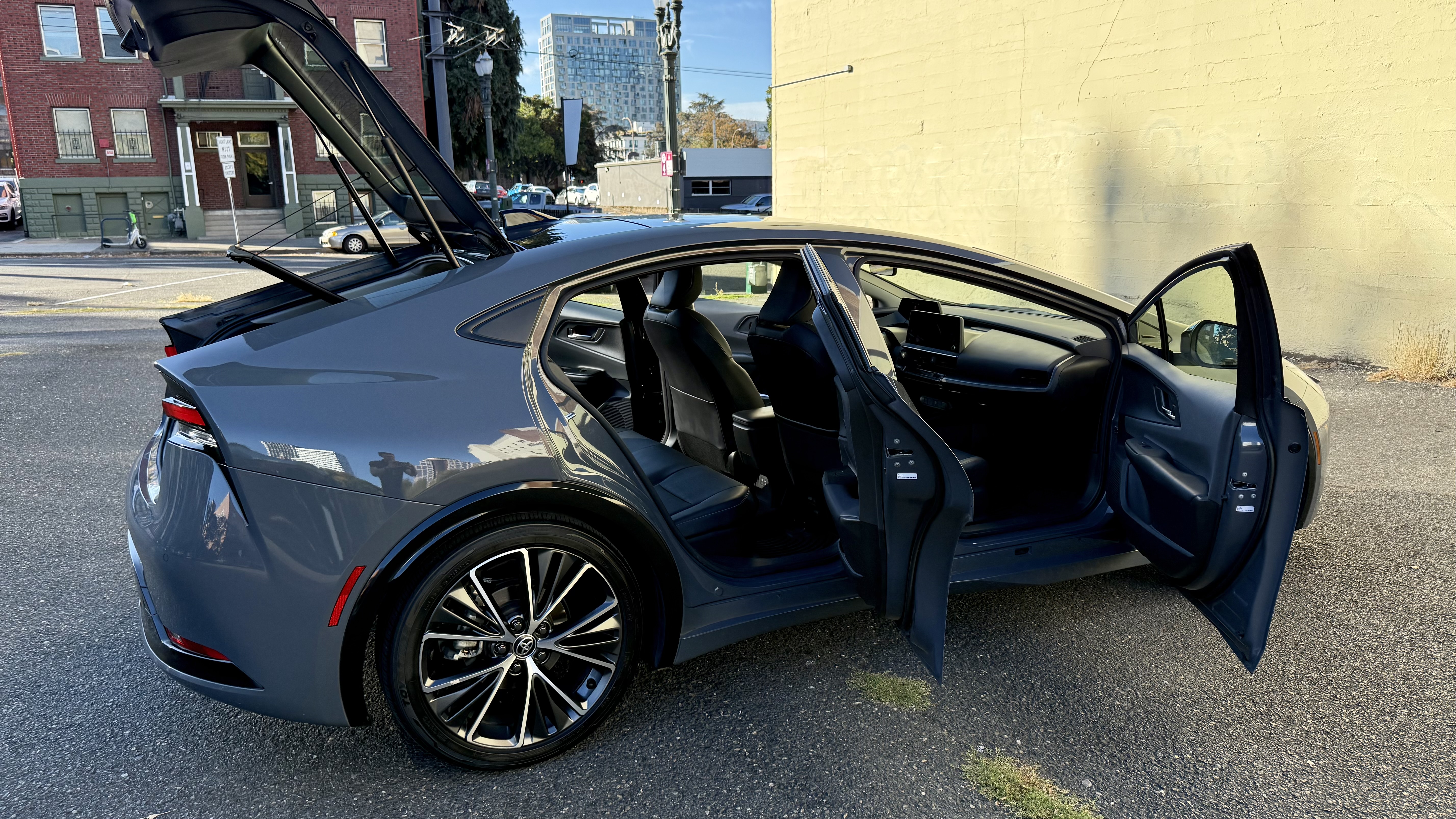Used 2023 Toyota Prius XLE AWD/4WD image 13