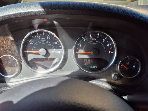 Used 2012 Jeep Wrangler Unlimited Sport image 17