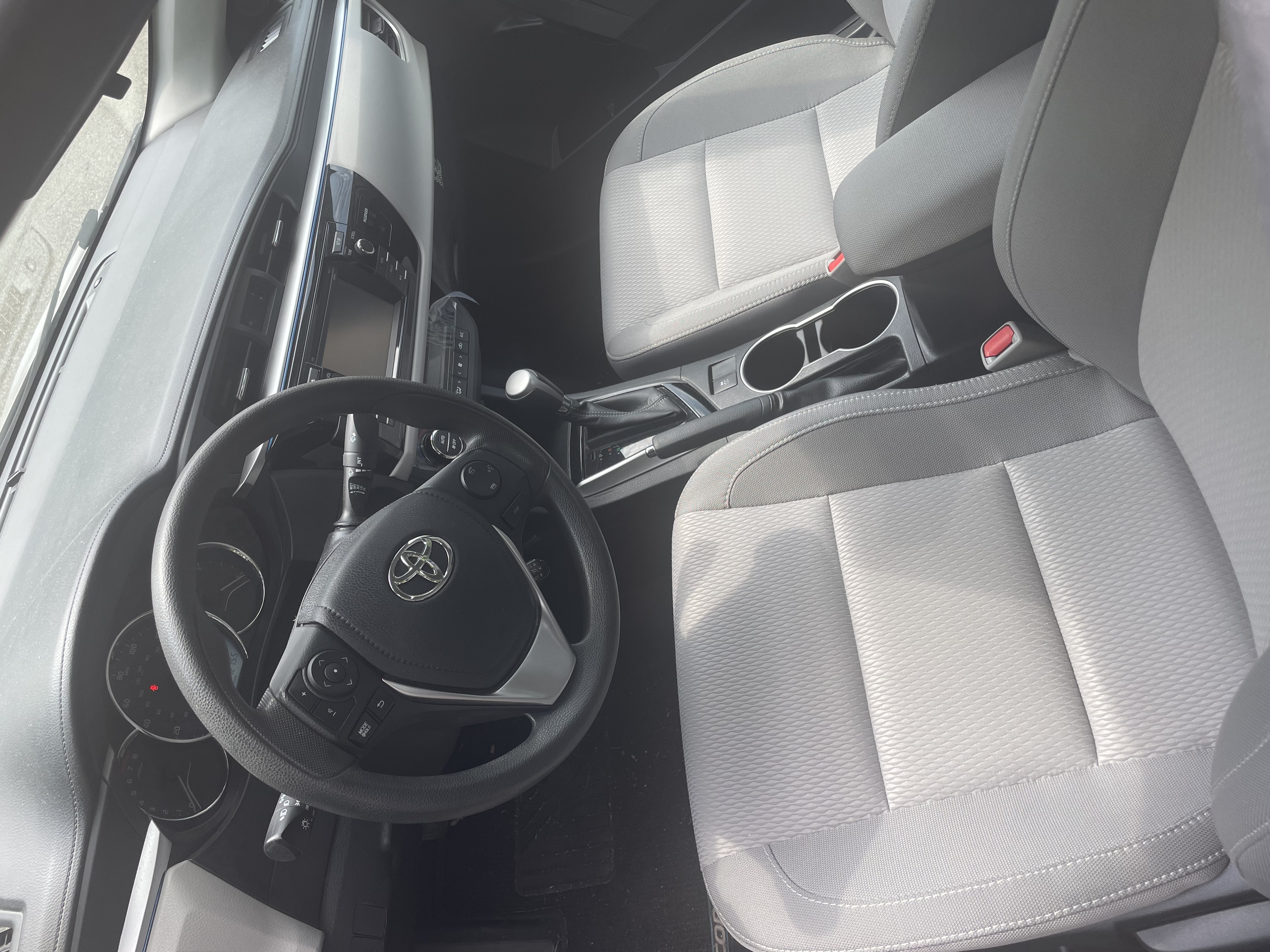 Used 2015 Toyota Corolla LE FWD image 9