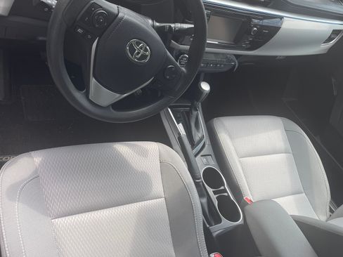 Used 2015 Toyota Corolla LE FWD image 9