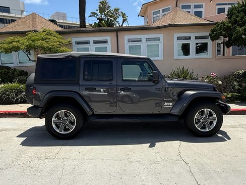 Used 2020 Jeep Wrangler Unlimited Sahara AWD/4WD image 2