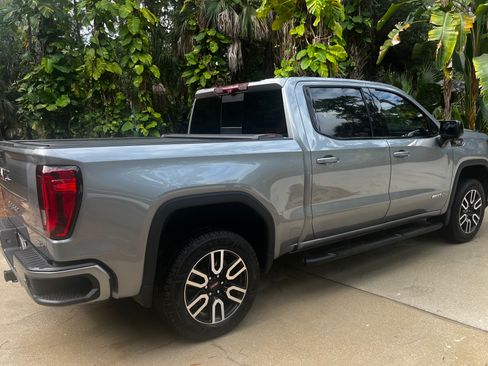 Used 2023 GMC Sierra 1500 AT4 w/ Technology Package AWD/4WD image 10