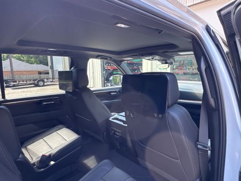 Used 2026 Chevrolet Suburban High Country AWD/4WD image 6