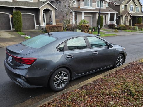 Used 2023 Kia Forte LXS w/ LXS Technology Package image 5