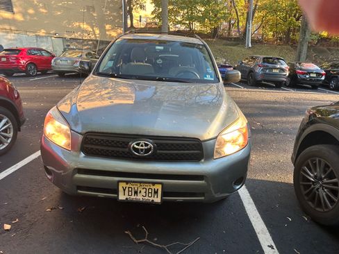 Used 2008 Toyota RAV4 4WD image 2
