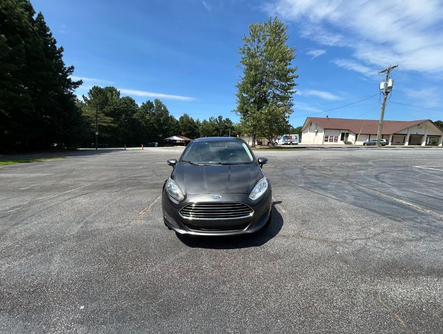 Used 2015 Ford Fiesta SE FWD image 4