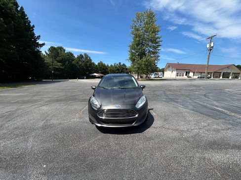 Used 2015 Ford Fiesta SE FWD image 4