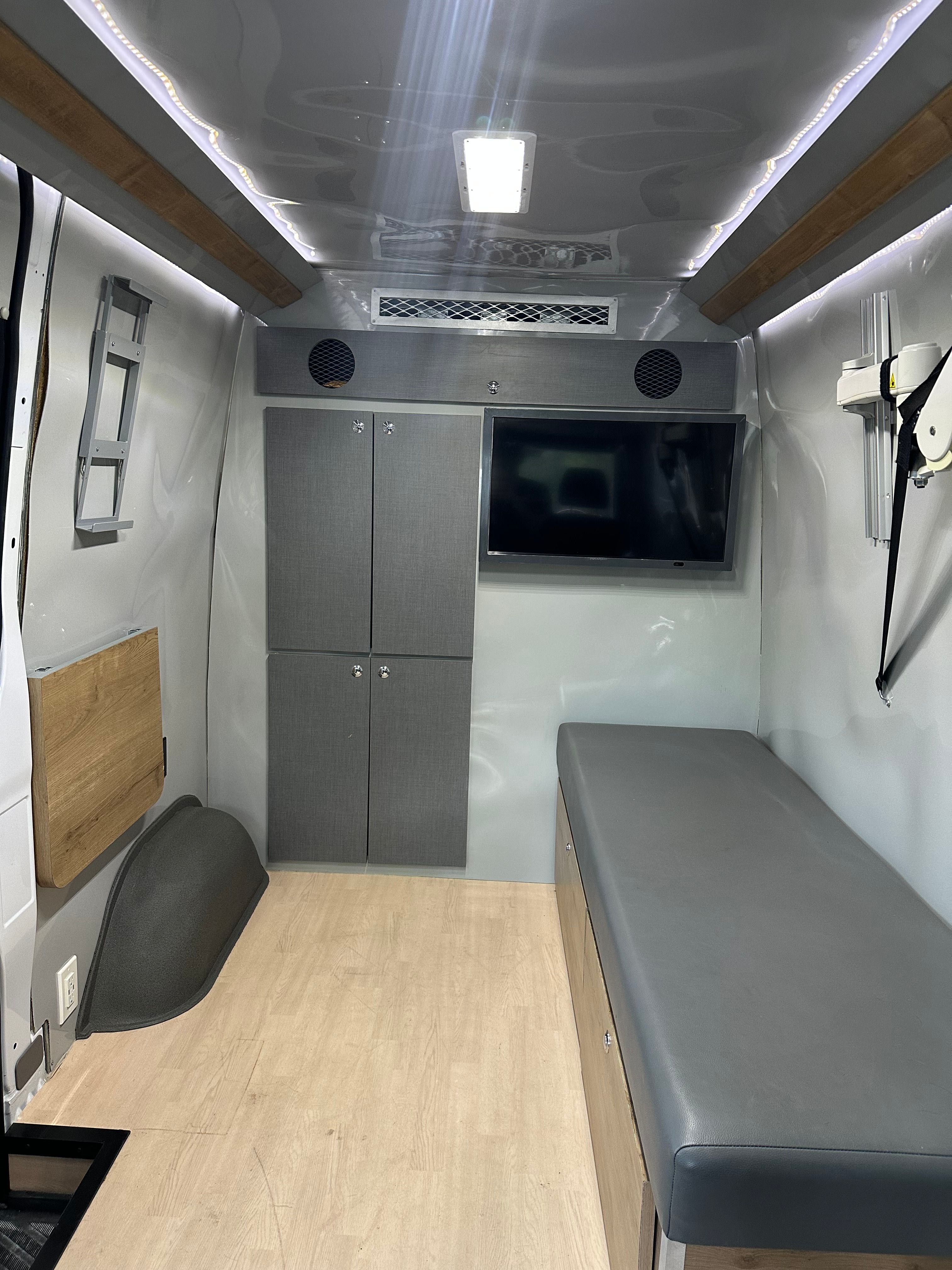 Used 2017 Mercedes-Benz Sprinter 2500 image 12