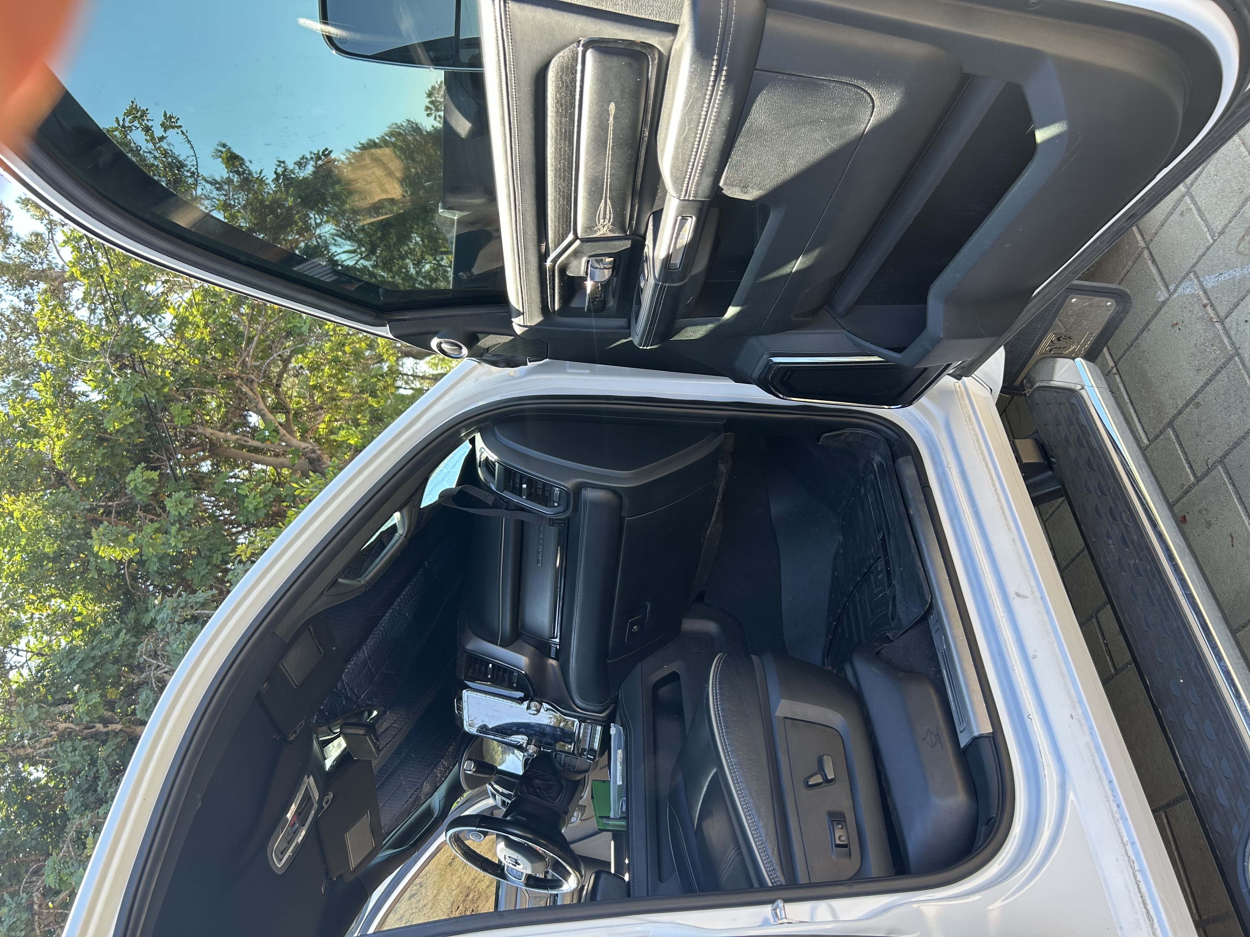 Used 2022 RAM 5500 4x4 Crew Cab image 21