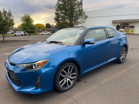 Used 2014 Scion tC FWD image 2