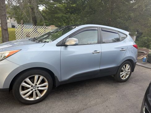 Used 2013 Hyundai Tucson Limited w/ Premium Pkg AWD/4WD image 1