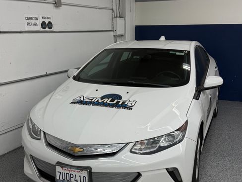 Used 2017 Chevrolet Volt LT FWD image 2