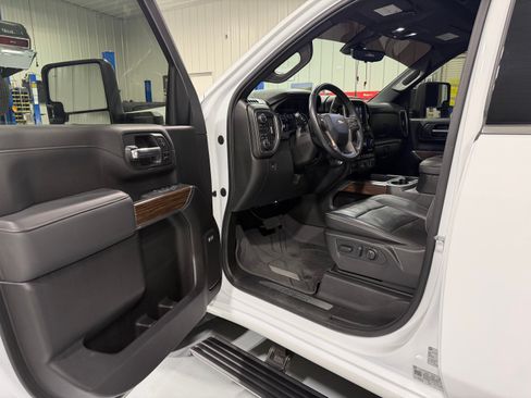Used 2022 Chevrolet Silverado 3500 High Country image 24