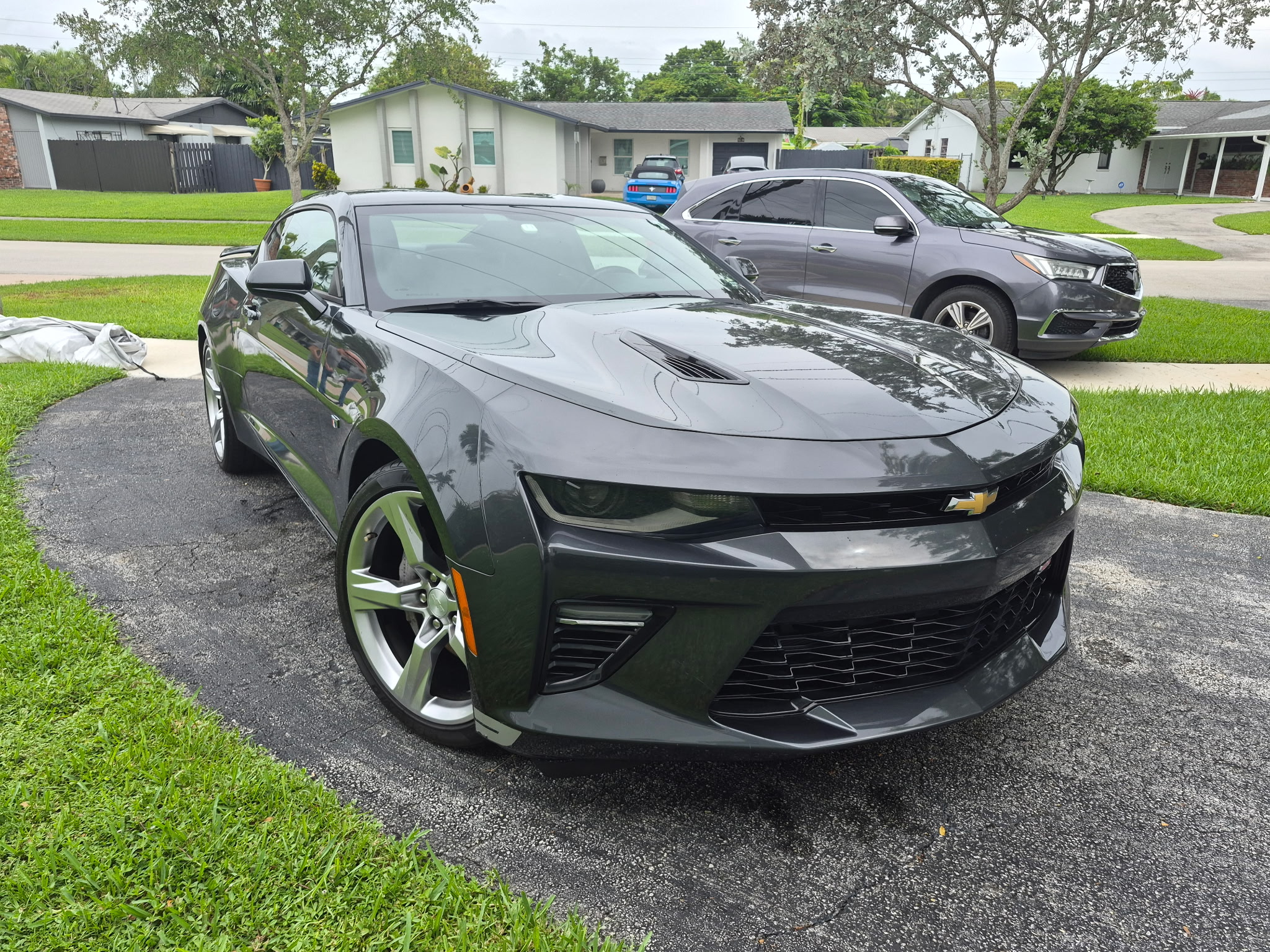 Used 2018 Chevrolet Camaro SS RWD image 2