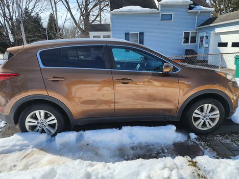 Used 2018 Kia Sportage LX w/ LX Popular Package image 2
