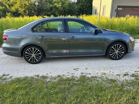 Used 2016 Volkswagen Jetta Sport FWD image 9