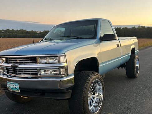 Used 1997 Chevrolet Silverado 1500 4x4 Regular Cab w/ Preferred Equipment Group 2 image 1