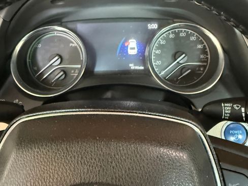 Used 2019 Toyota Camry XLE image 2