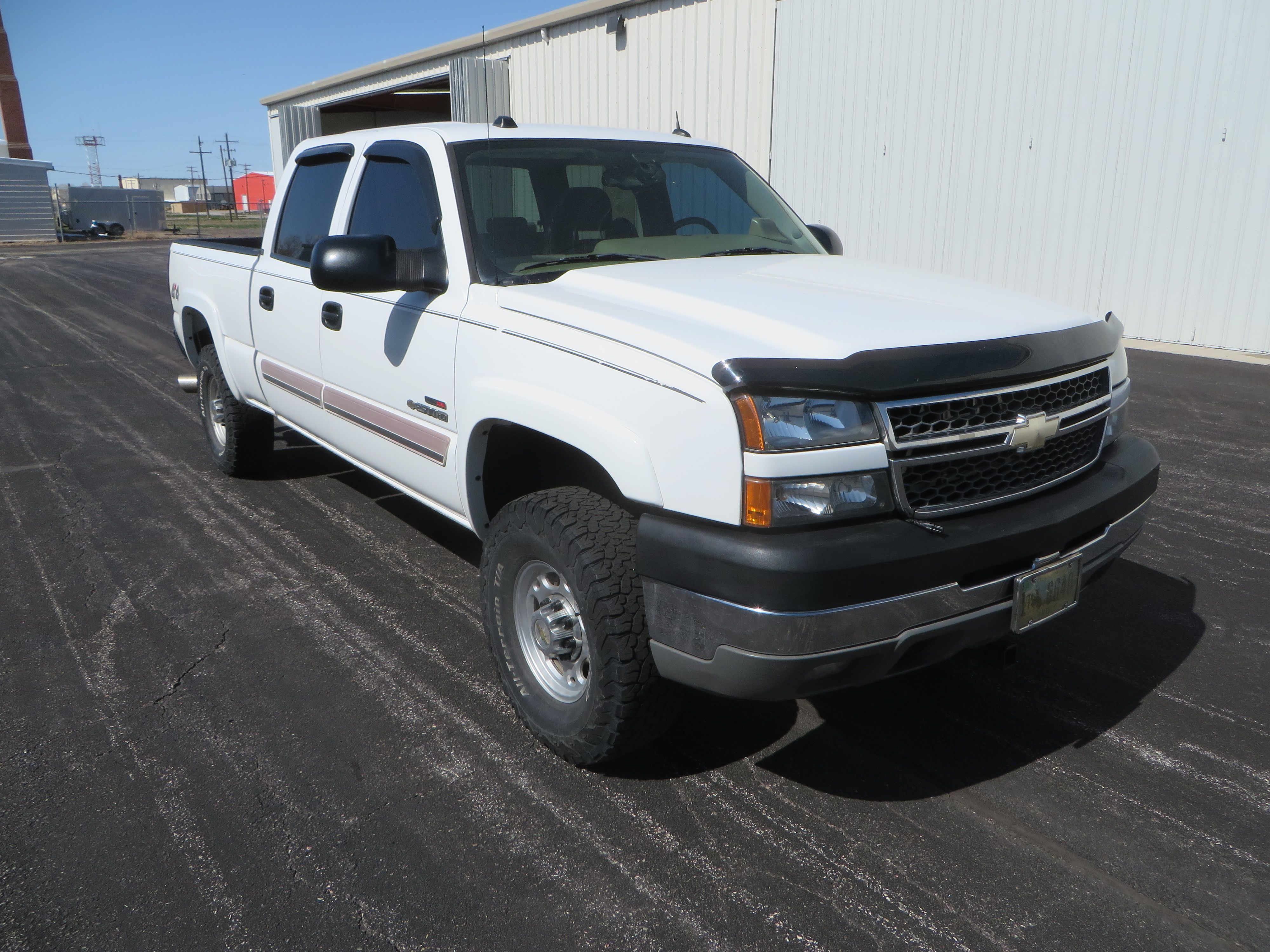 Used 2005 Chevrolet Silverado 2500 LT w/ Heavy-Duty Power Package AWD/4WD image 16