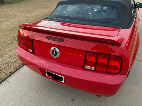 Used 2005 Ford Mustang Deluxe Convertible image 8