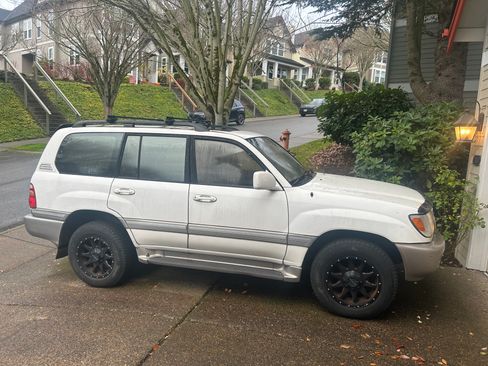 Used 2000 Toyota Land Cruiser image 2