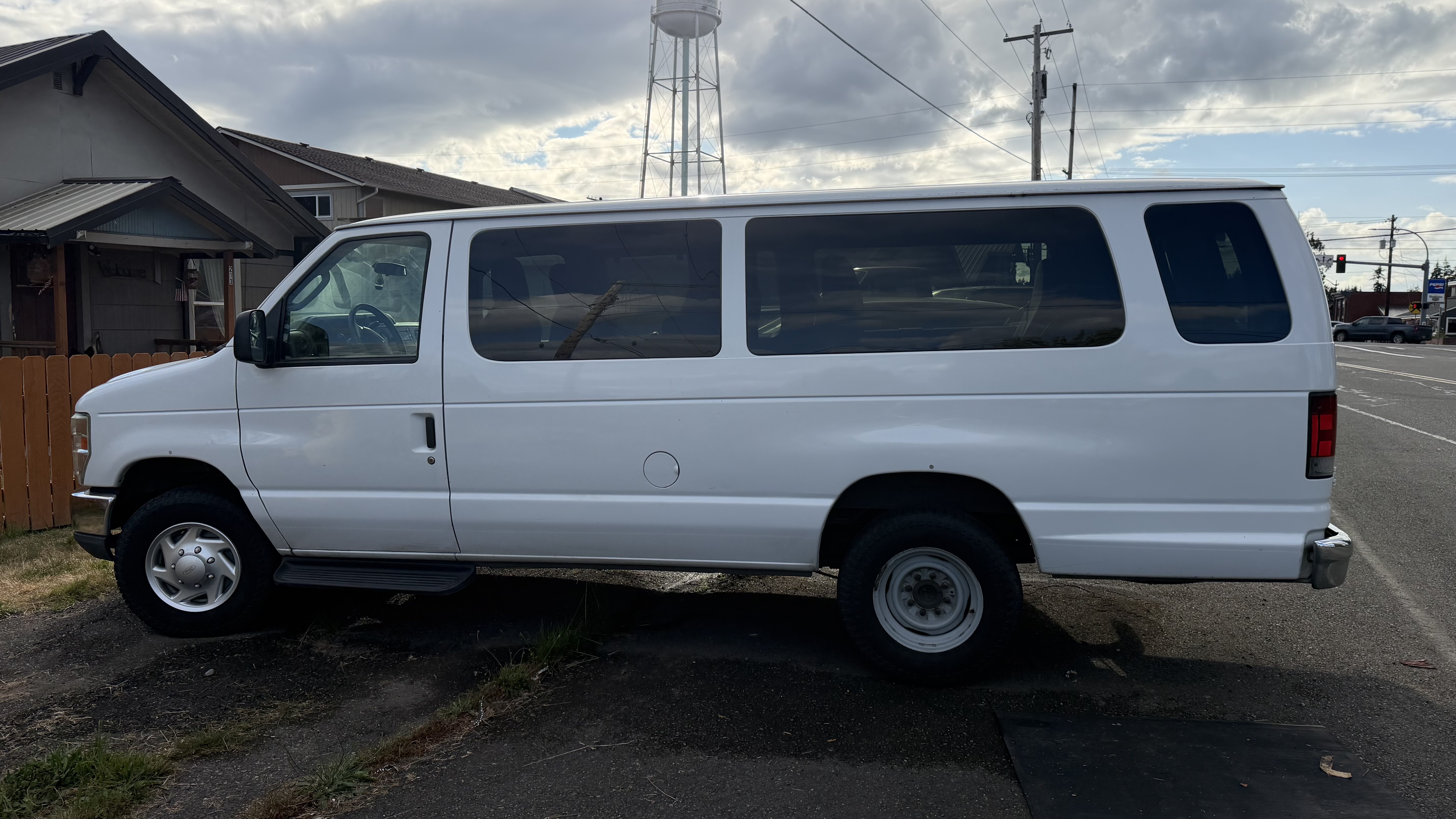 Used 2013 Ford E-350 and Econoline 350 XLT RWD image 6