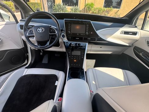 Used 2018 Toyota Mirai FWD image 9