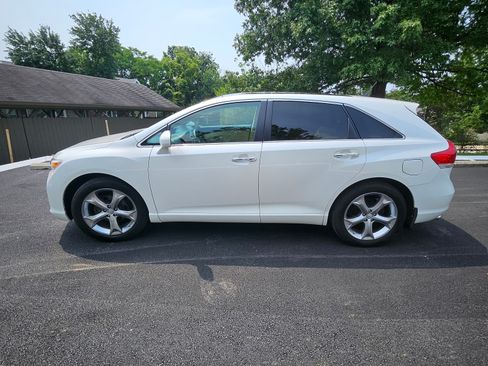 Used 2010 Toyota Venza w/ Convenience Pkg FWD image 2