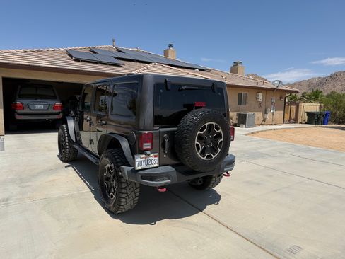 Used 2016 Jeep Wrangler Unlimited Rubicon AWD/4WD image 8