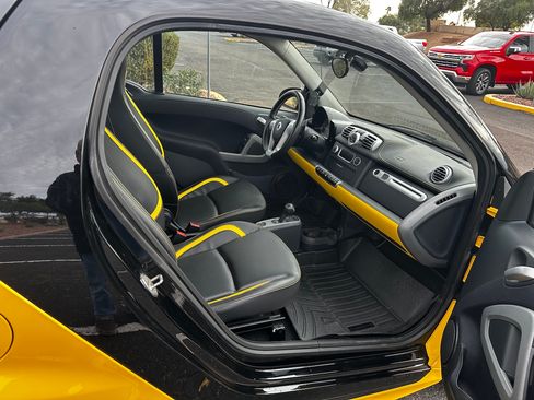 Used 2013 smart fortwo passion image 16