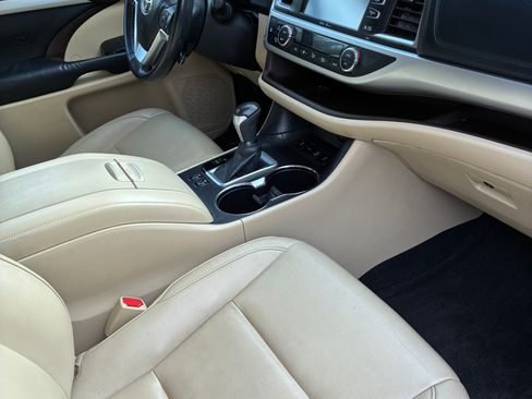 Used 2015 Toyota Highlander XLE image 10
