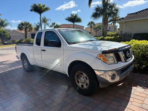 Used 2008 Nissan Frontier SE image 2