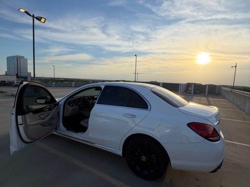 Used 2017 Mercedes-Benz C 300 4MATIC Sedan image 5