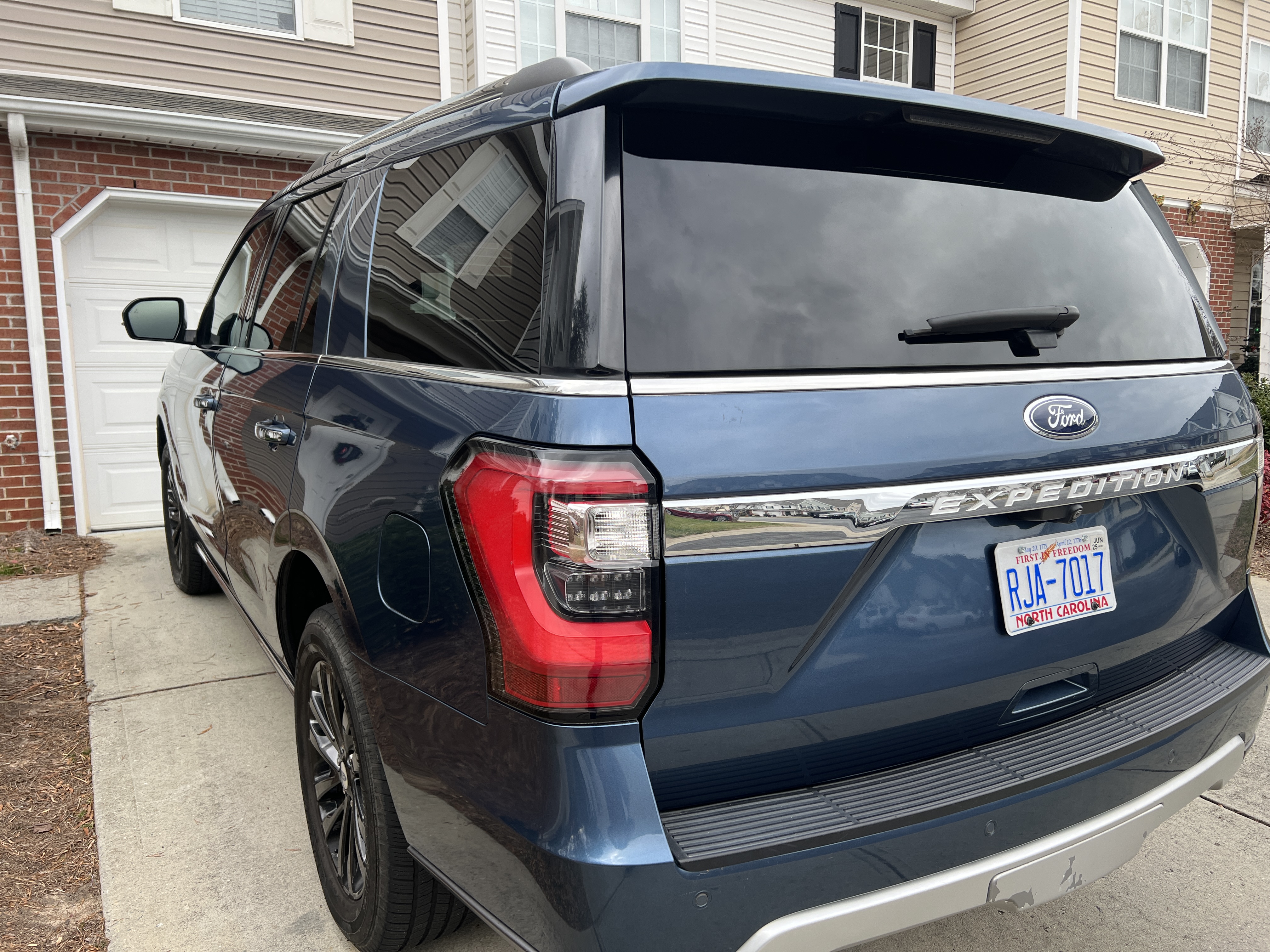 Used 2019 Ford Expedition Limited w/ Driver Assistance Package AWD/4WD image 4