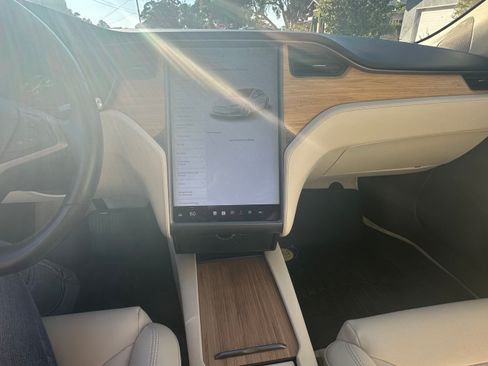 Used 2018 Tesla Model S 75D image 6