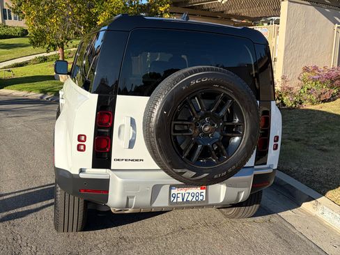 Used 2023 Land Rover Defender 110 S image 9