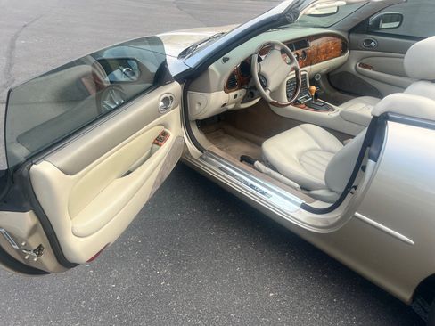 Used 2001 Jaguar XK8 Convertible image 11