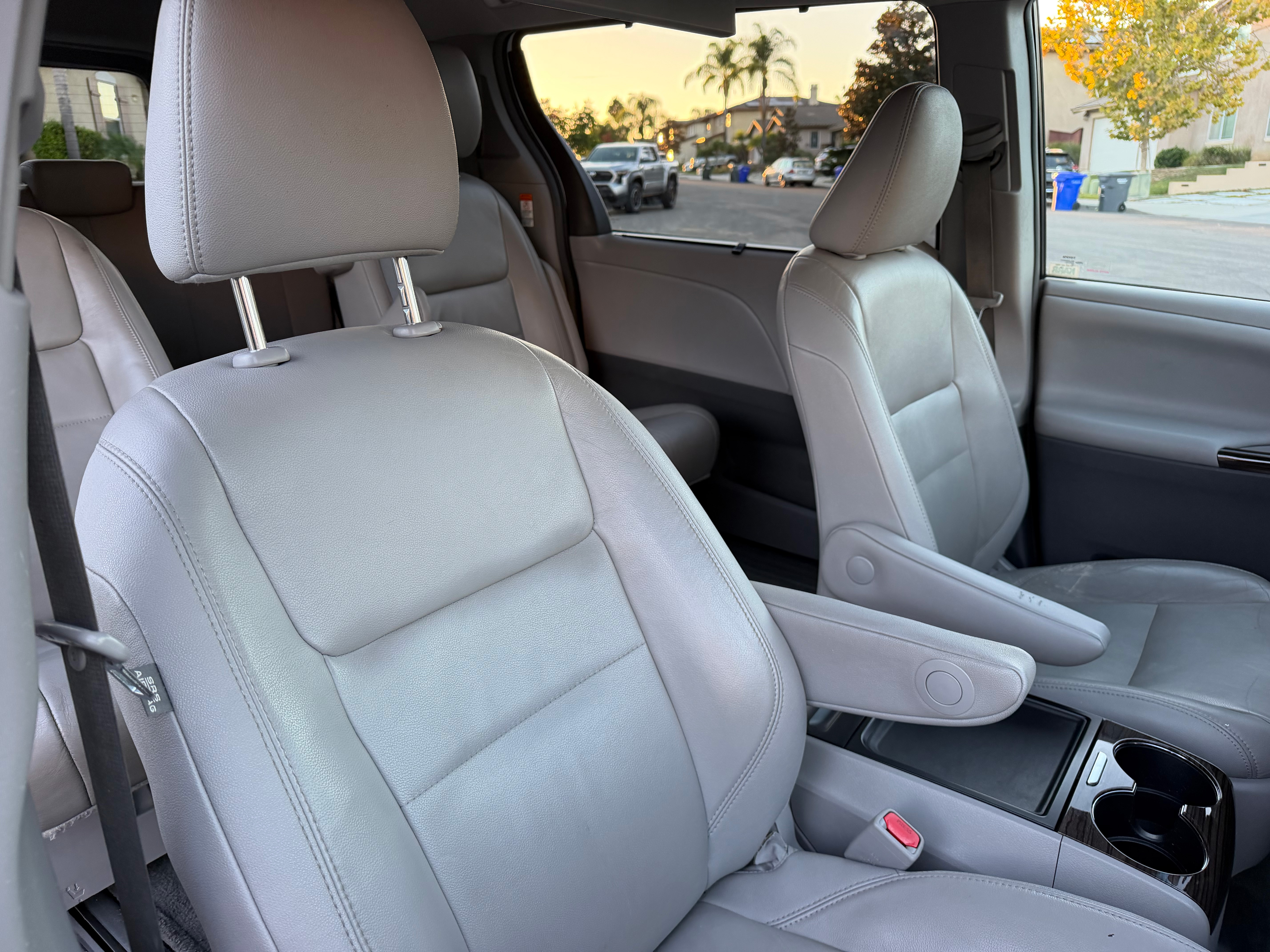 Used 2015 Toyota Sienna XLE Premium FWD image 19