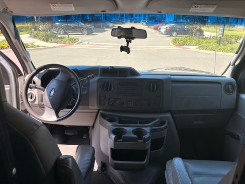 Used 2011 Ford E-350 and Econoline 350 Super Duty image 5