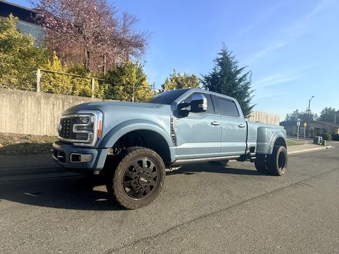 Used 2023 Ford F450 Platinum w/ FX4 Off-Road Package image 28
