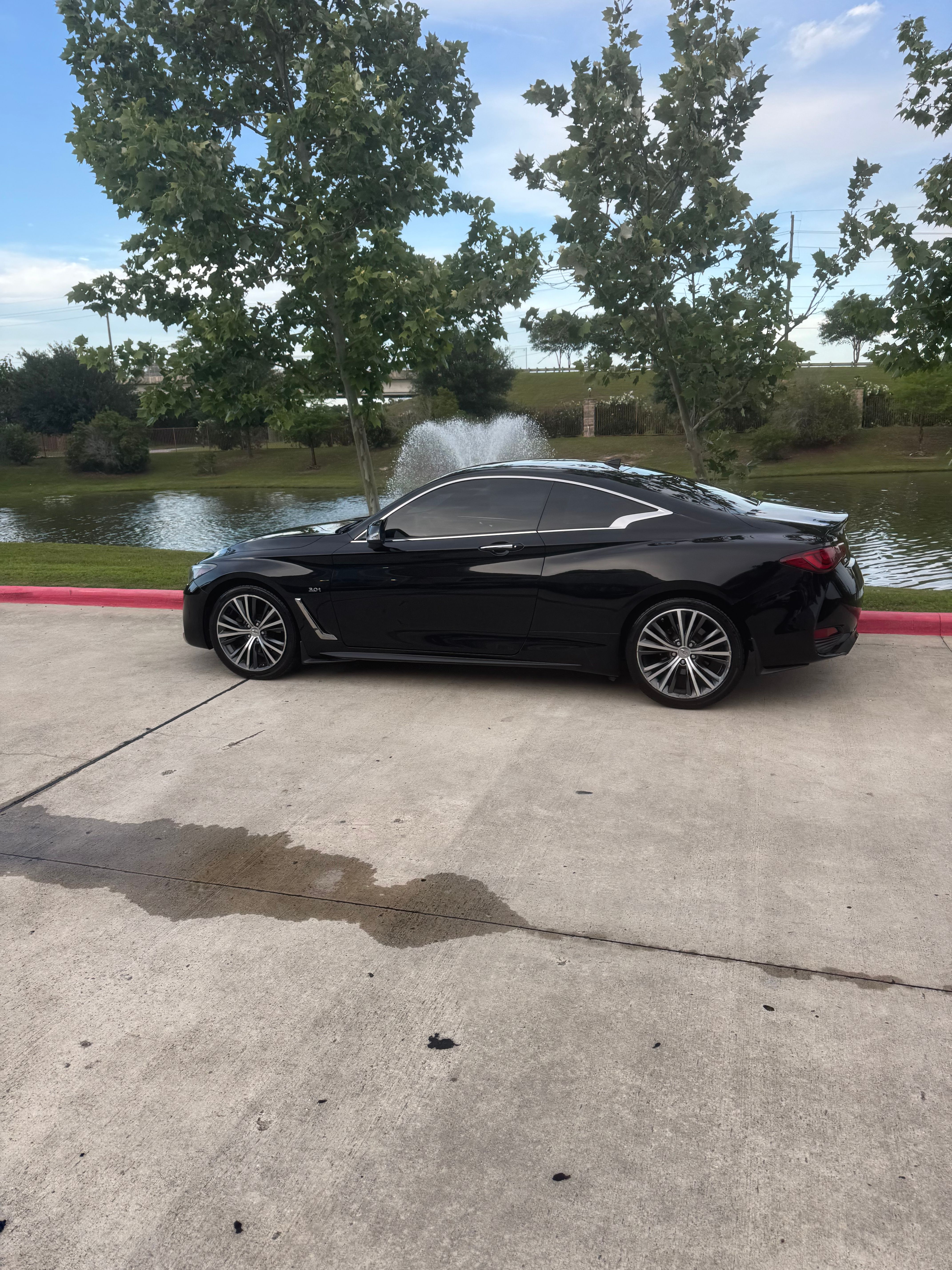 Used 2017 INFINITI Q60 3.0t w/ Cargo Package AWD/4WD image 5